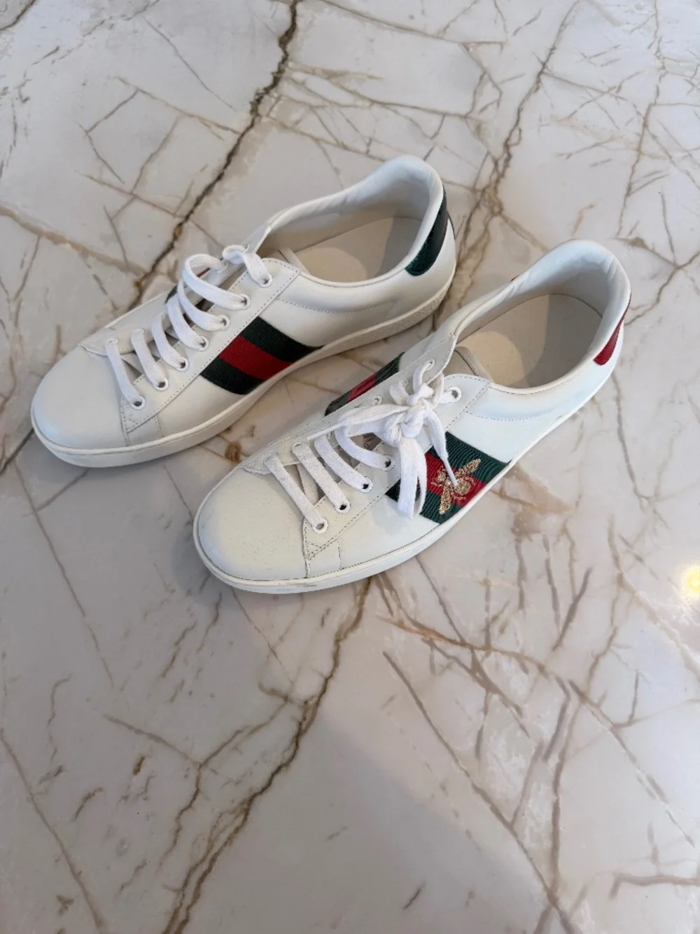 Gucci Ace Men's Sneakers with ribbon stripe and iconic bee motif